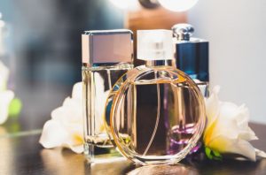 ویژگی و مشخصات عطر اصل و اورجینال چیست؟